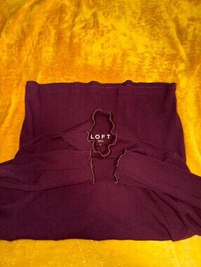 LOFT Ribbed Mock Neck Long-Sleeve Top in Burgundy SIZE L excellent conditions